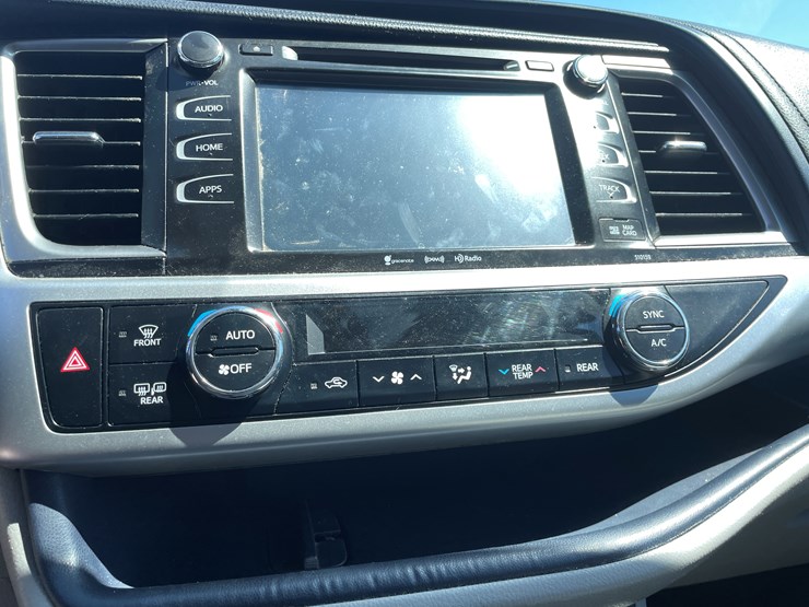 2016-toyota-highlander-image-48