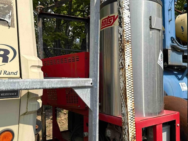hotsy-electric-pressure-washer/steam-cleaner-image-4