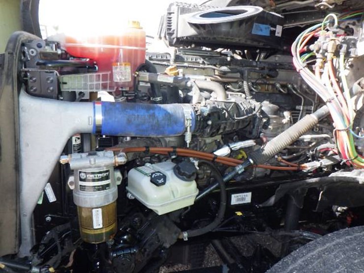 2023-freightliner-cascadia-126-image-14
