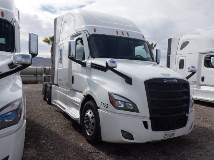 2024-freightliner-cascadia-126-image-2
