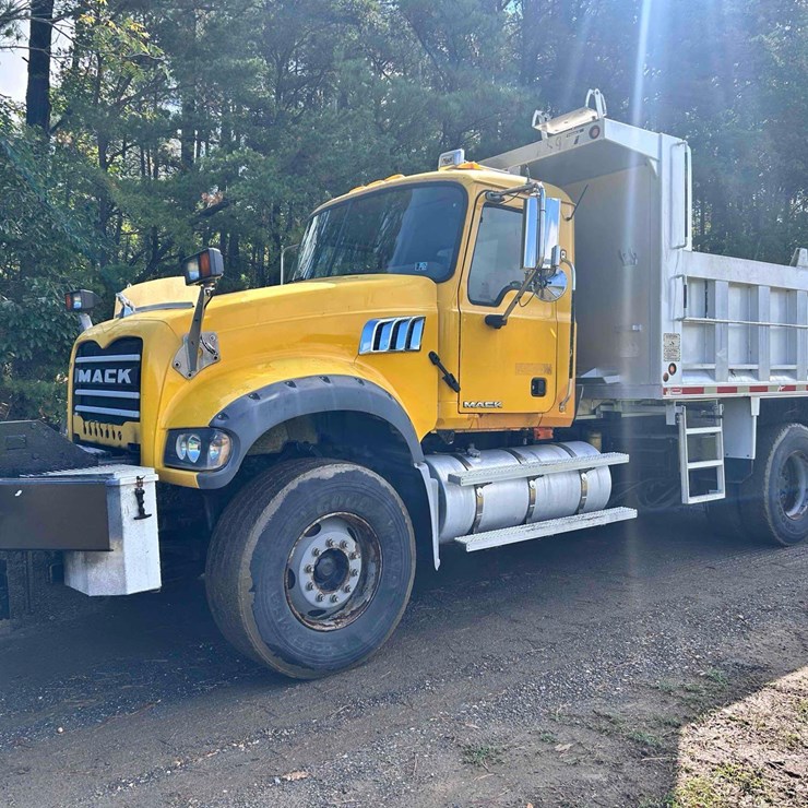 2009 Mack Granite Tandem Axle Dump Truck