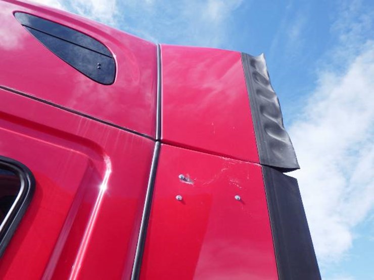 2023-freightliner-cascadia-126-image-11