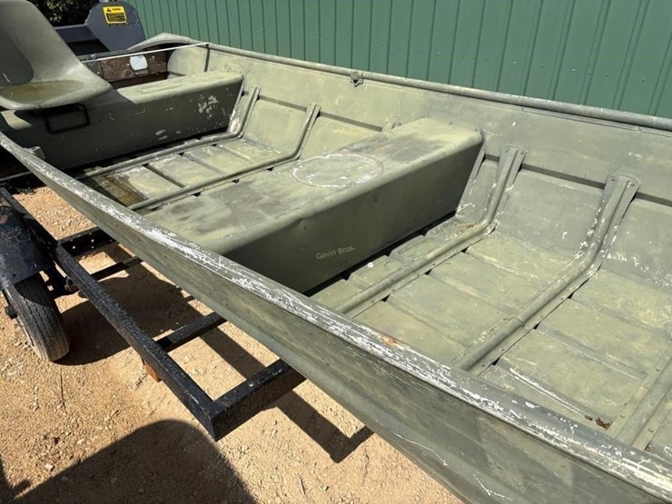 14'-flat-bottom-boat-w/trailer-image-6