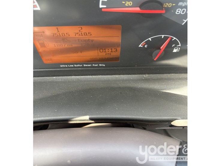 2018-volvo-10-image-5