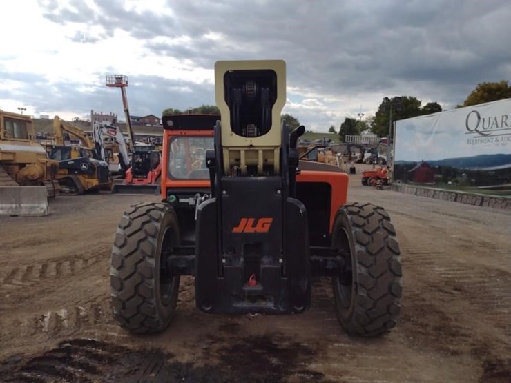 2023-jlg-1055-image-4