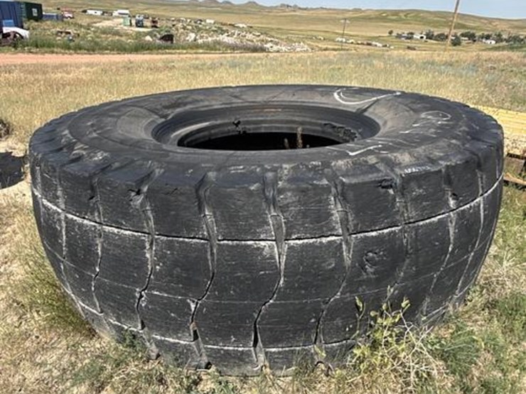 bridgestone-haul-truck-tire-46/90r57-image-3