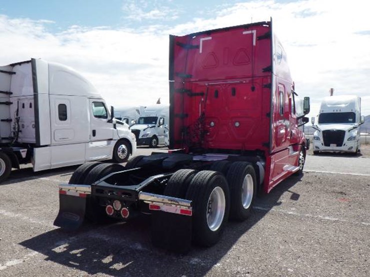 2022-freightliner-cascadia-126-image-7
