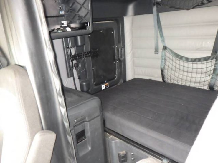 2024-freightliner-cascadia-126-image-14