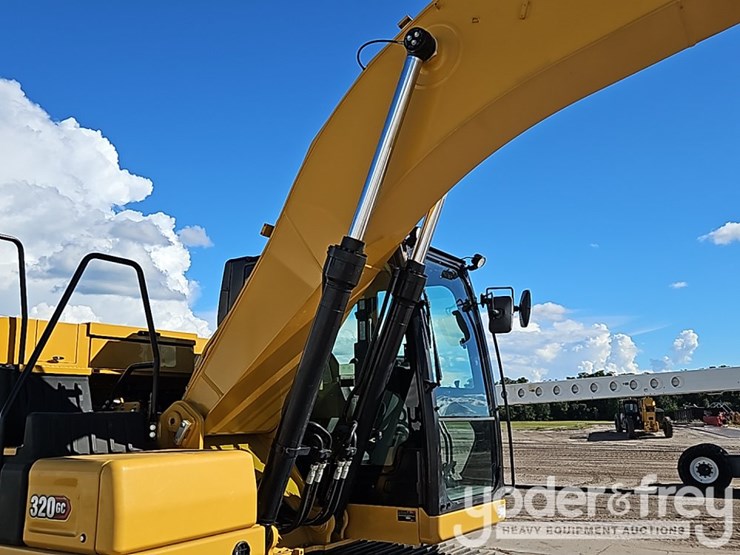 2021-caterpillar-320gc-image-14