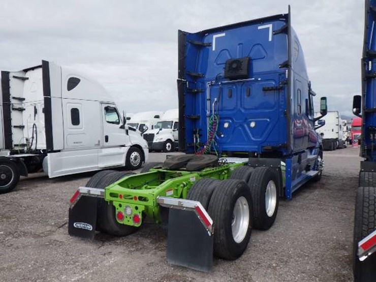 2024-freightliner-cascadia-126-image-7