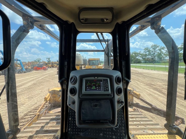 2019-caterpillar-d6t-lgp-image-40
