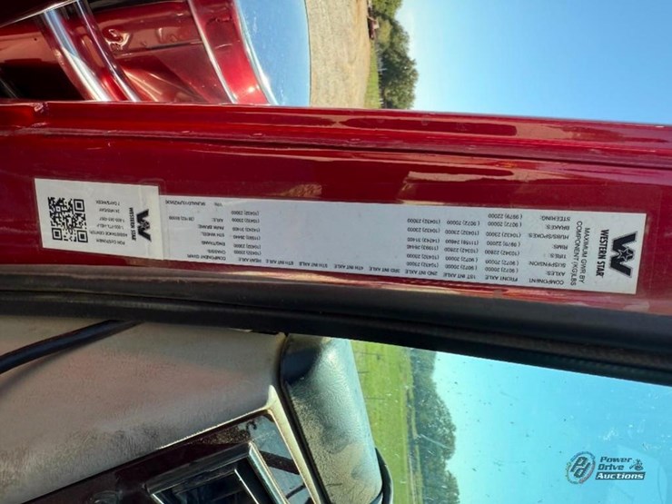2020-western-star-4900sb-image-34
