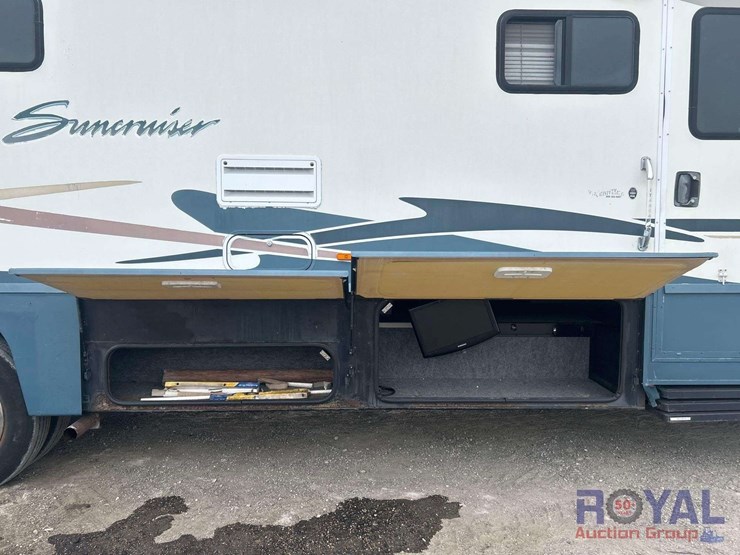 2004-workhorse-w22-motorhome-image-41