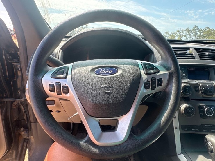 2013-ford-explorer-image-24