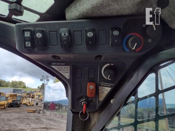 2015-deere-333e-image-8