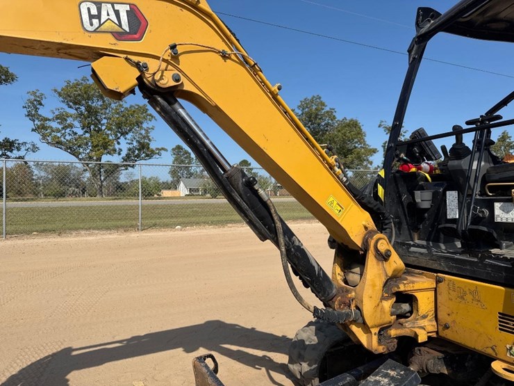 2022-caterpillar-303-image-21