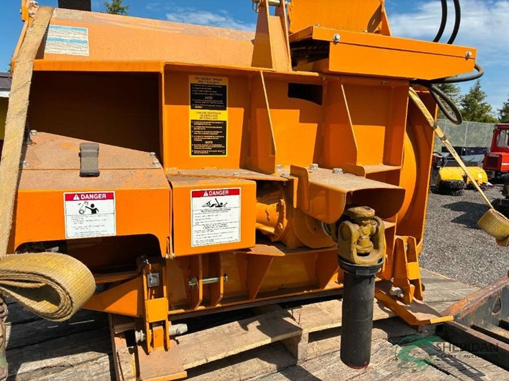 2014-trackless-model-mt6-with-numerous-like-new-attachments-image-61