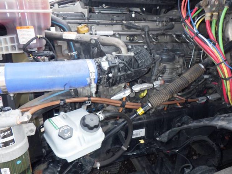2024-freightliner-cascadia-126-image-13