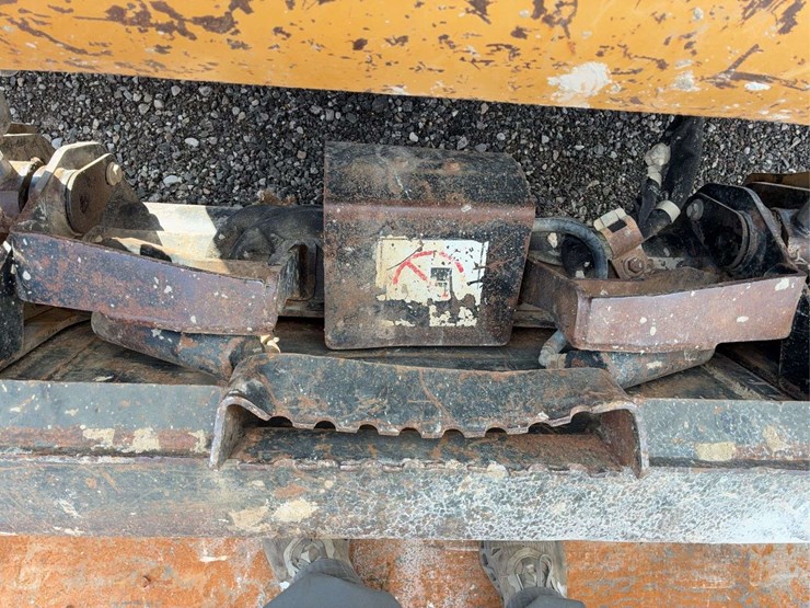 2005-caterpillar-257b-image-15