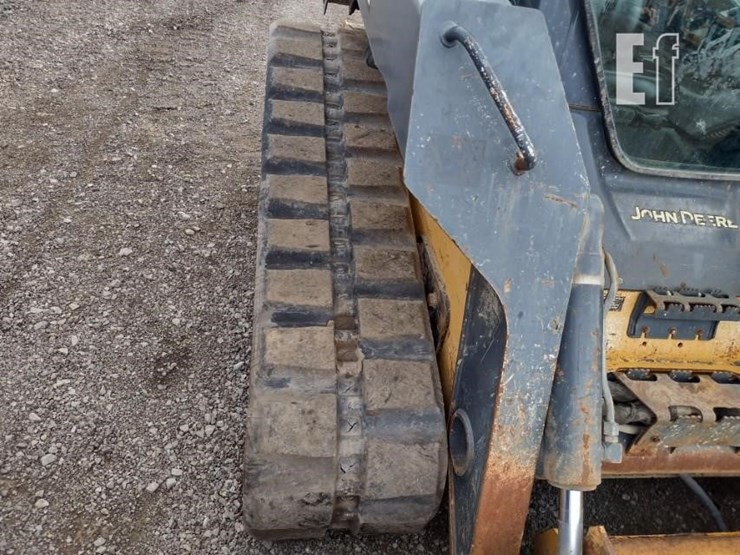 2015-deere-329e-image-34