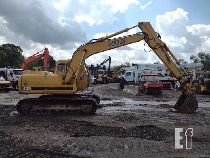 deere-120-image-3