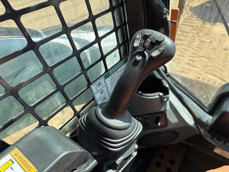 2020-bobcat-t770-image-30