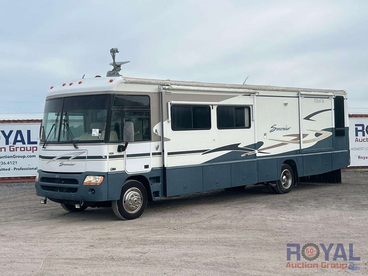 2004-workhorse-w22-motorhome-image-1