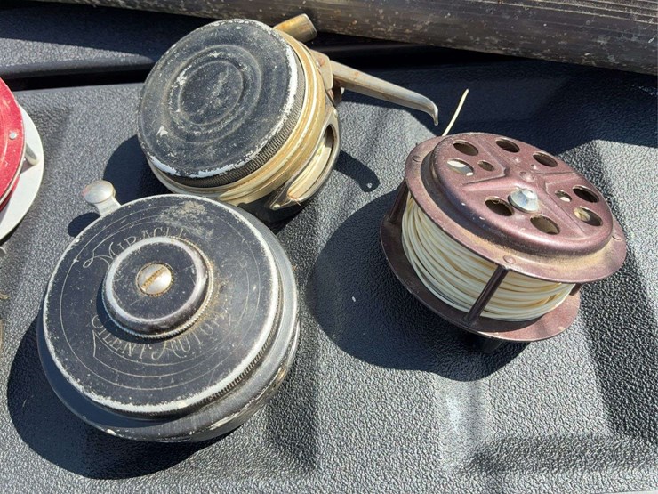 assorted-vintage-fly-rods-and-reels-image-2