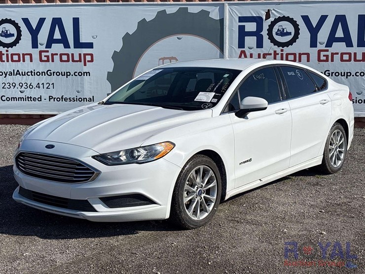 2017-ford-fusion-hybrid-sedan-image-1