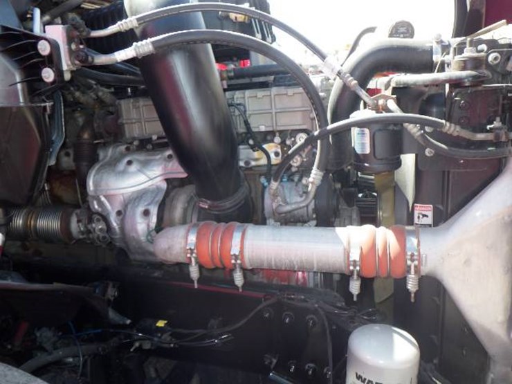 2021-freightliner-cascadia-126-image-17