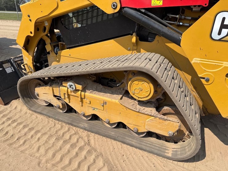 2023-caterpillar-259d3-image-8