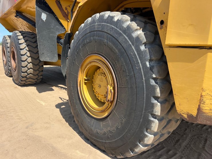 2018-caterpillar-745-image-11