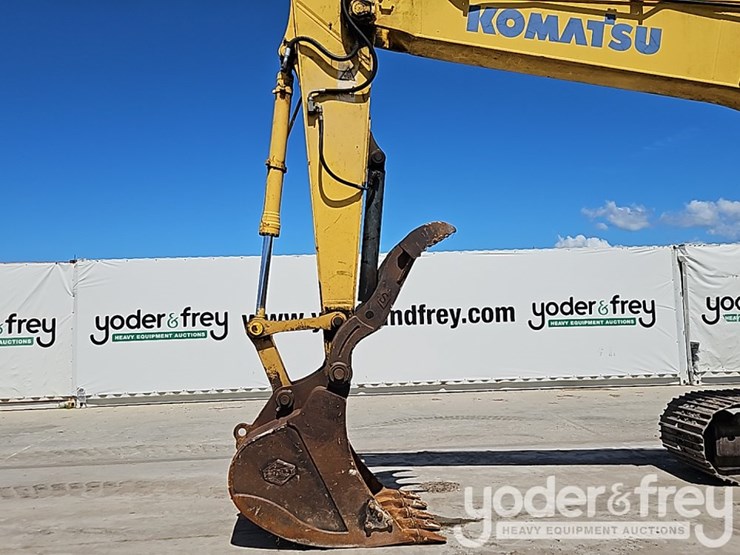2015-komatsu-pc210-lc-10-image-17