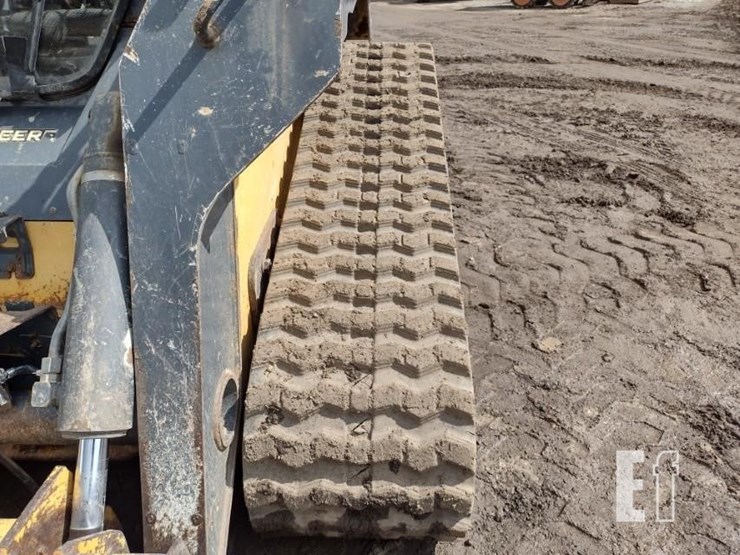 2015-deere-333e-image-26