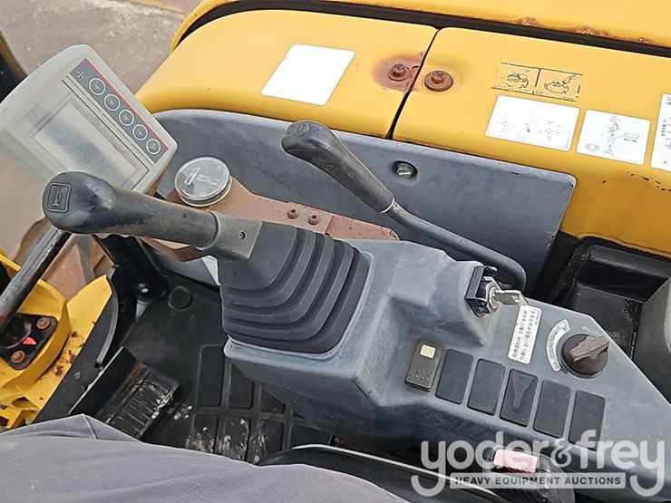 2013-caterpillar-303-image-33