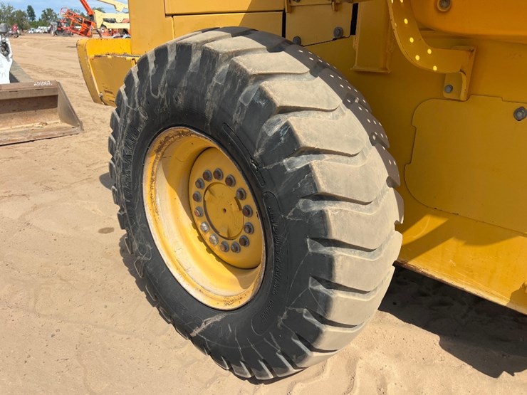 2000-deere-444-image-26