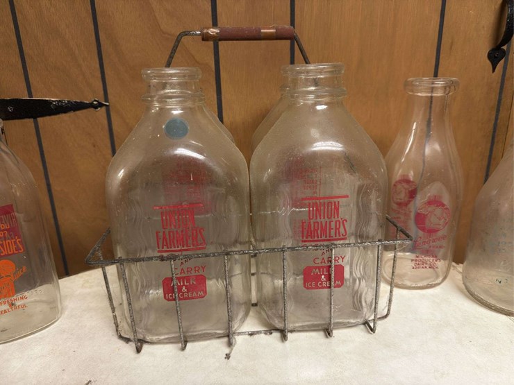 (15)-dairy-bottles-and-carriers-image-5