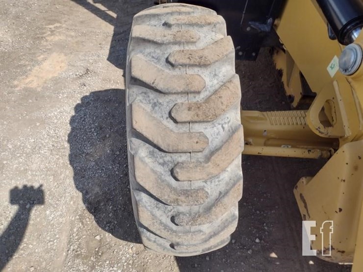 2015-caterpillar-420f-image-26