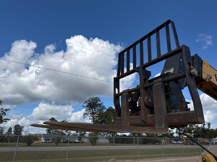 2016-caterpillar-tl642d-image-19