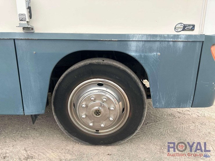 2004-workhorse-w22-motorhome-image-43