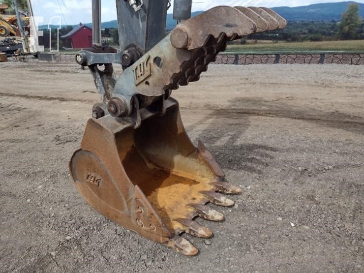 2017-deere-130g-image-15