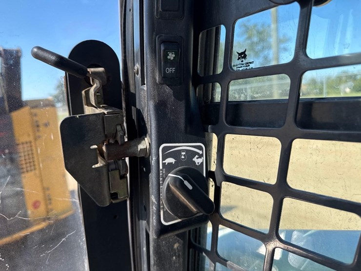 2022-bobcat-t770-image-30