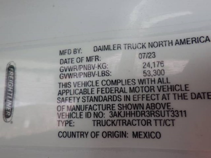 2024-freightliner-cascadia-126-image-12