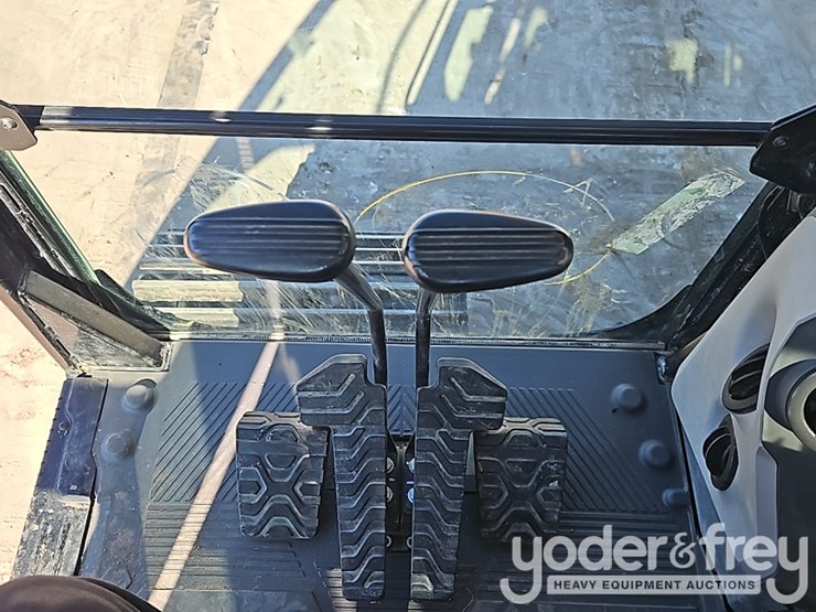 2019-caterpillar-320-image-35