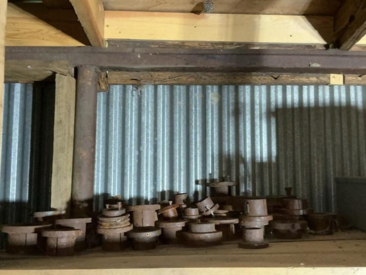 #153-•-sprockets,-cylinders,-and-assorted-parts-image-1