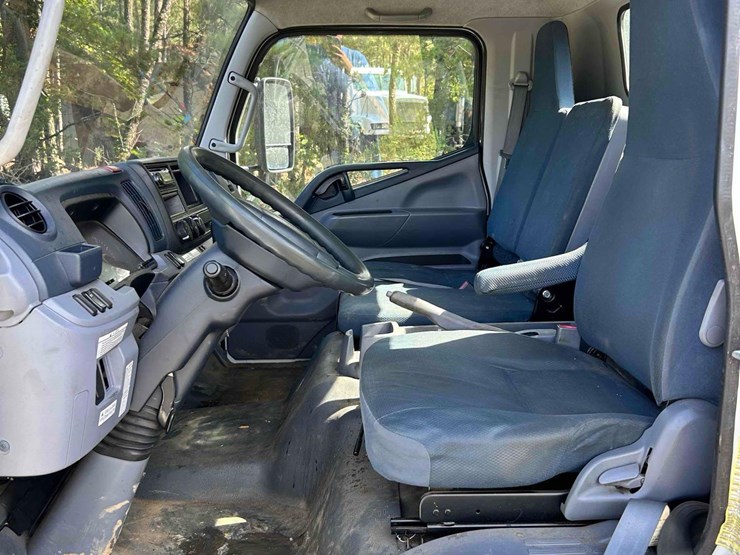 2015-mitsubishi-fe180-cab-and-chassis-image-15