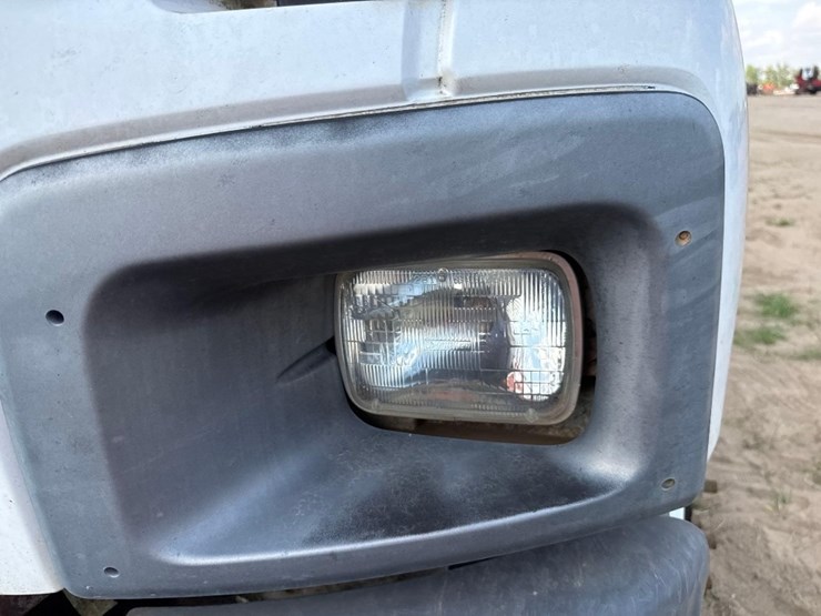 2005-gmc-c8500-chassis-truck-image-14