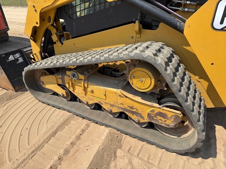 2023-caterpillar-259d3-image-9