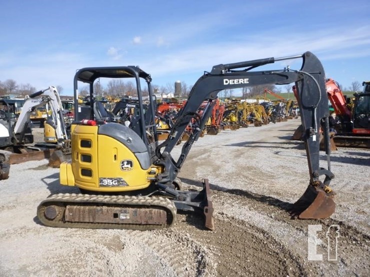 2022-deere-35g-image-3