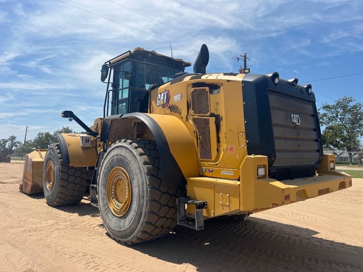 2022-caterpillar-980-image-2